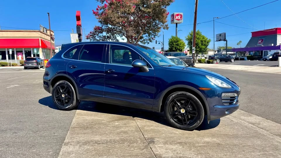 2014 Porsche 958 Cayenne S - Image 9 of 15