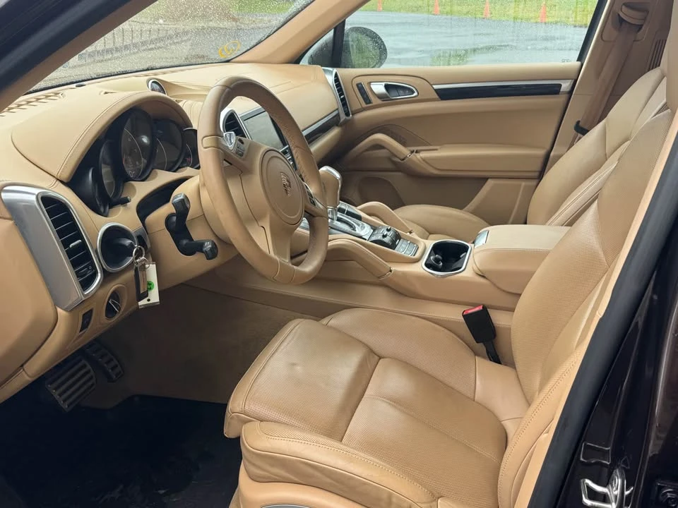 2014 Porsche 958 Cayenne S - Image 8 of 9
