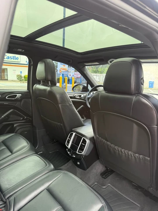 2014 Porsche 958 Cayenne S - Image 9 of 20