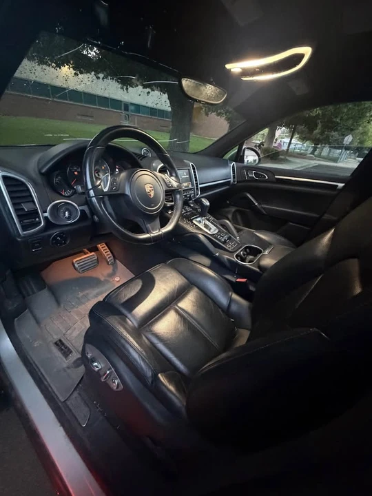 2014 Porsche 958 Cayenne S - Image 9 of 12