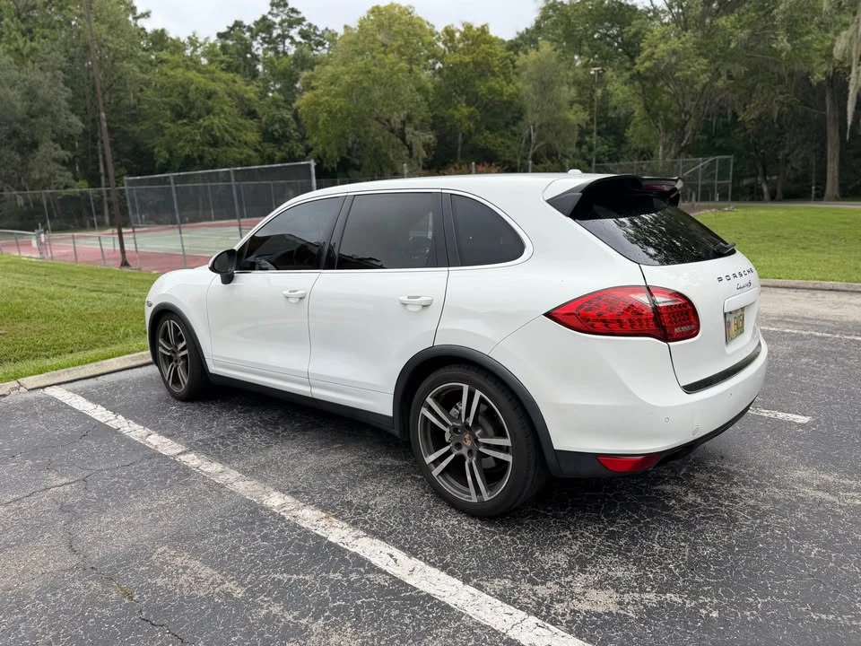 2014 Porsche 958 Cayenne S - Image 2 of 8