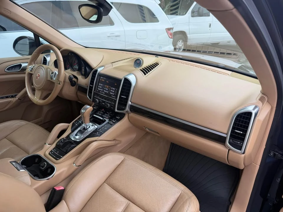 2014 Porsche 958 Cayenne S - Image 12 of 17