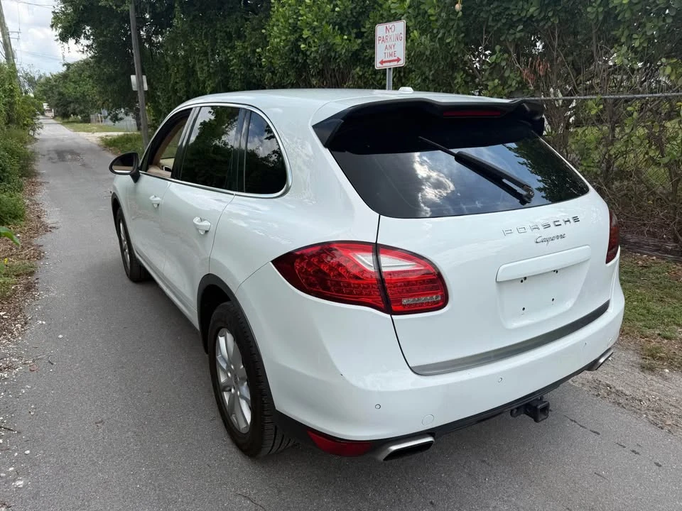 2014 Porsche 958 Cayenne S - Image 5 of 7