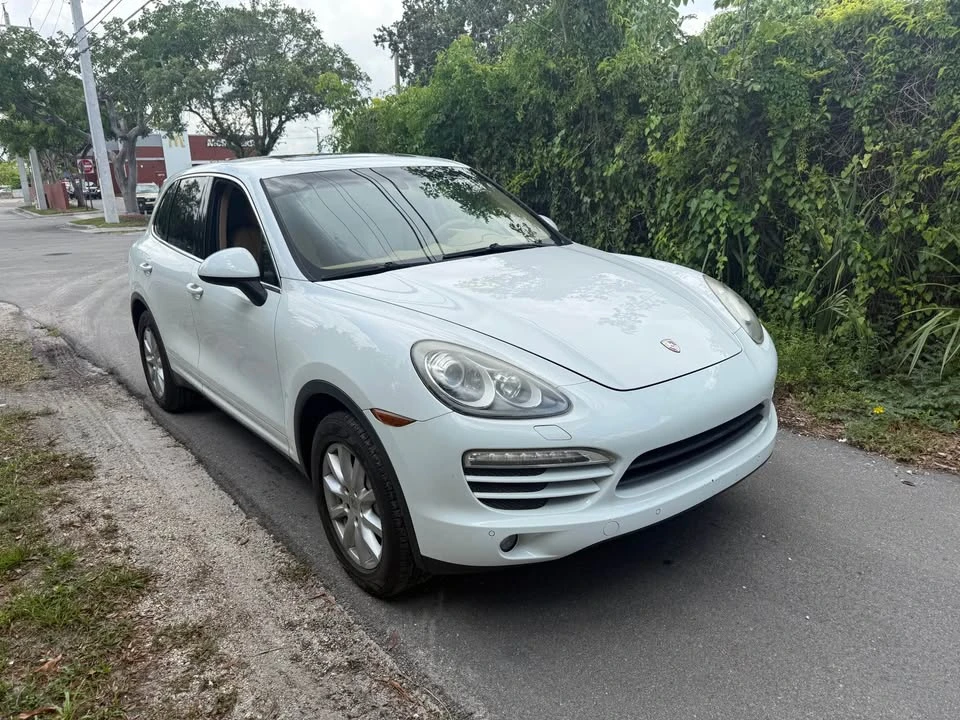 2014 Porsche 958 Cayenne S - Image 3 of 7