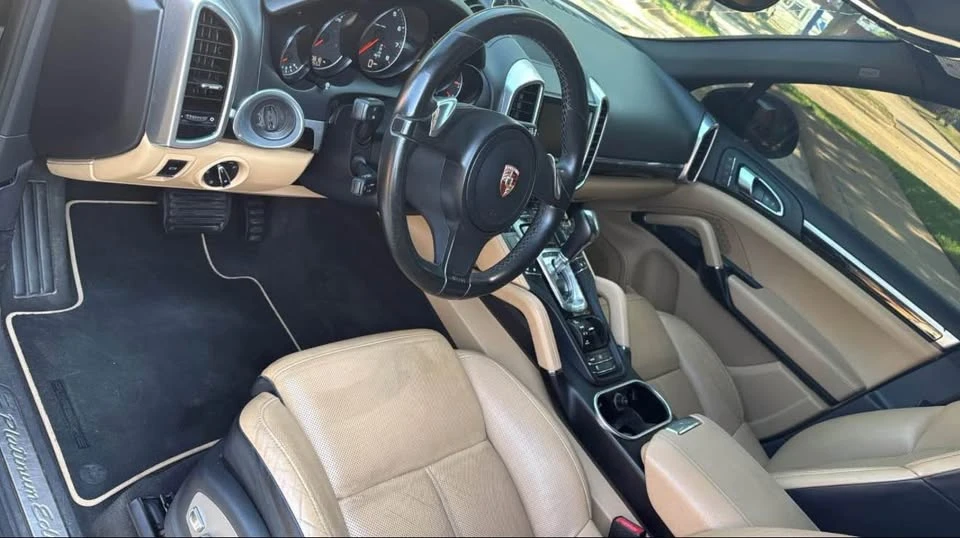 2014 Porsche 958 Cayenne S - Image 8 of 9