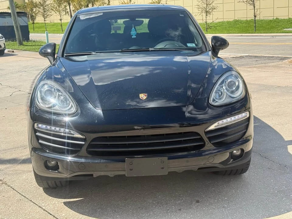 2014 Porsche 958 Cayenne S - Image 2 of 9