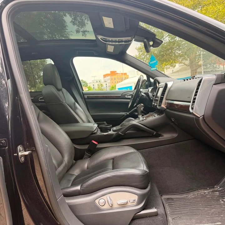 2014 Porsche 958 Cayenne S - Image 10 of 12