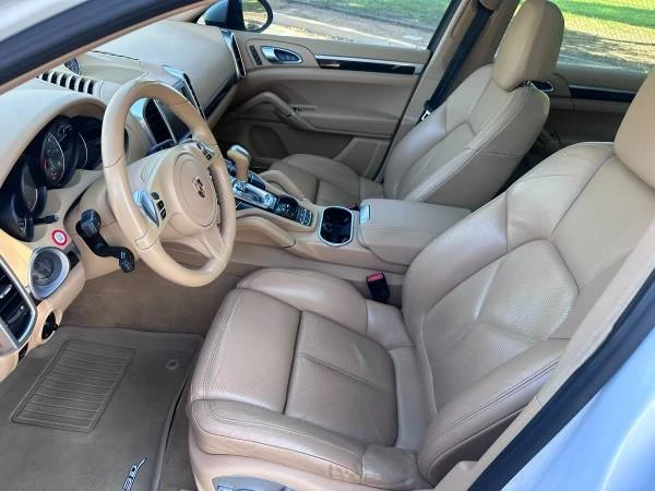2014 Porsche 958 Cayenne S - Image 10 of 14