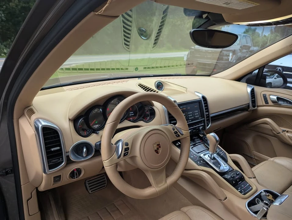 2014 Porsche 958 Cayenne S - Image 4 of 17