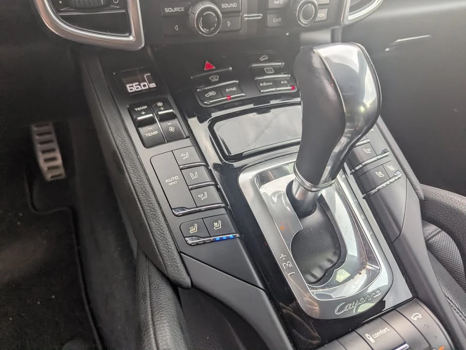 2014 Porsche 958 Cayenne S - Image 12 of 16