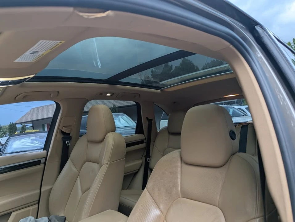 2014 Porsche 958 Cayenne S - Image 9 of 17