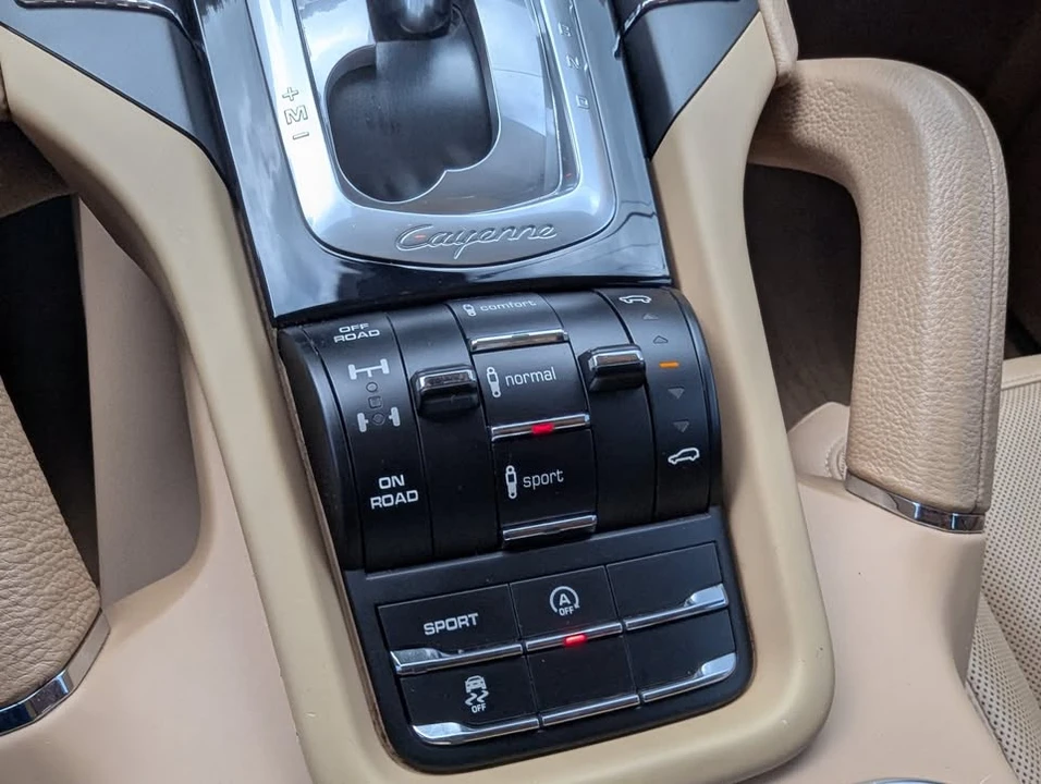 2014 Porsche 958 Cayenne S - Image 15 of 17