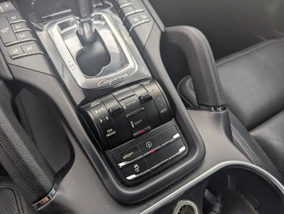 2014 Porsche 958 Cayenne S - Image 11 of 16