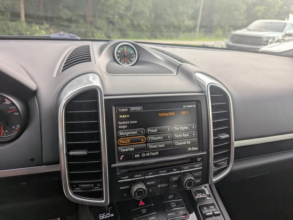 2014 Porsche 958 Cayenne S - Image 13 of 16