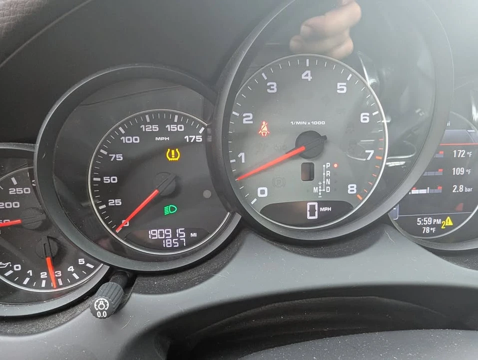 2014 Porsche 958 Cayenne S - Image 10 of 16