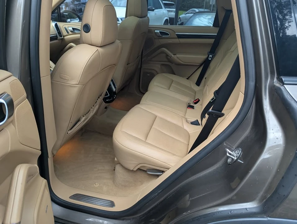 2014 Porsche 958 Cayenne S - Image 10 of 17