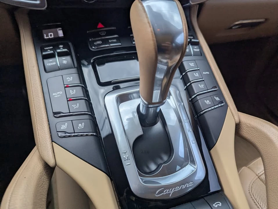 2014 Porsche 958 Cayenne S - Image 16 of 17