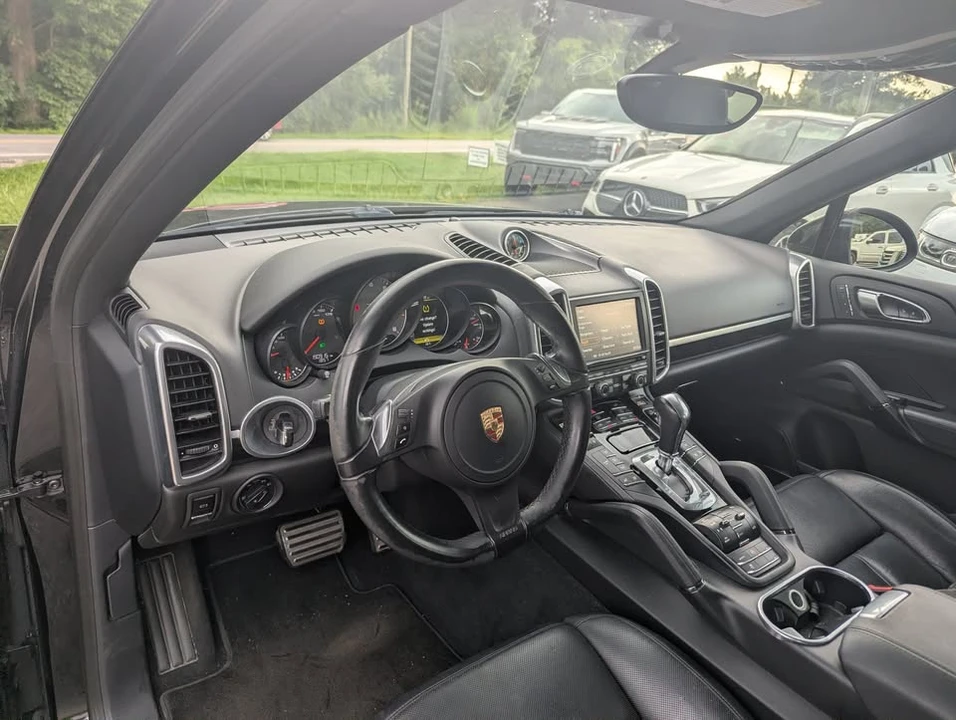 2014 Porsche 958 Cayenne S - Image 4 of 16