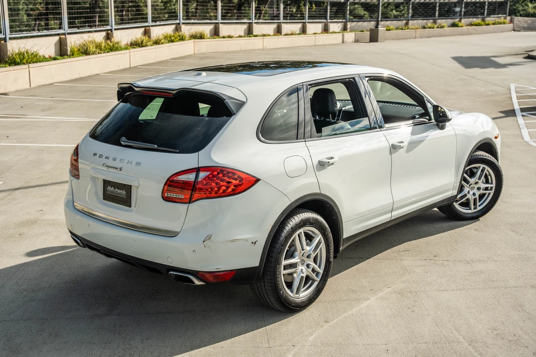 2014 Porsche 958 Cayenne S - Image 25 of 31