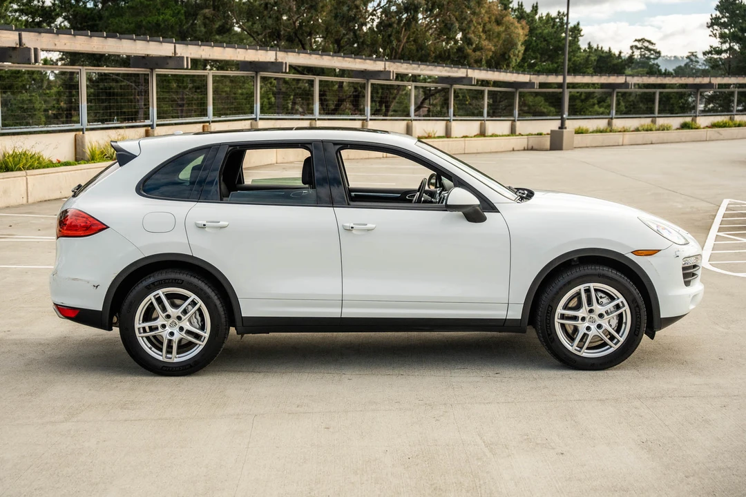 2014 Porsche 958 Cayenne S - Image 22 of 31