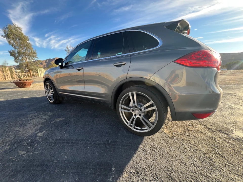 2014 Porsche 958 Cayenne S - Image 2 of 29