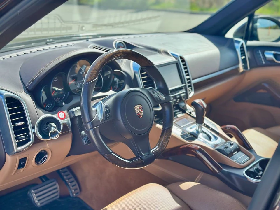 2014 Porsche 958 Cayenne S - Image 6 of 9