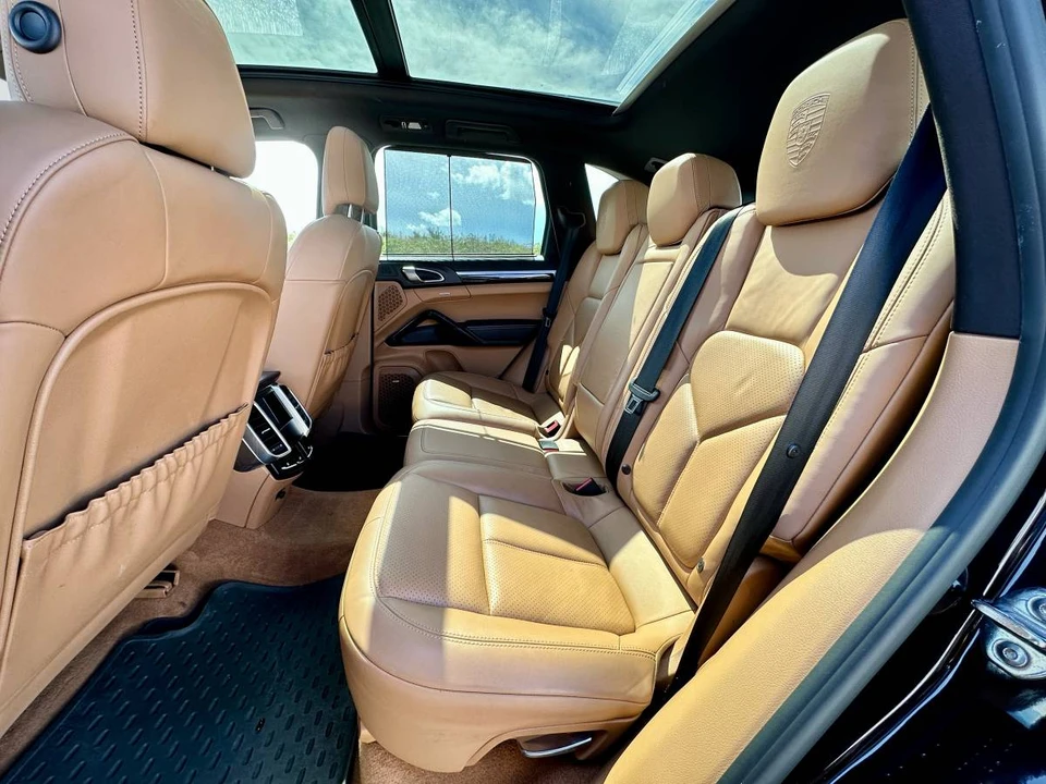 2014 Porsche 958 Cayenne S - Image 7 of 9