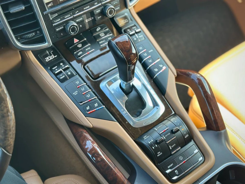 2014 Porsche 958 Cayenne S - Image 9 of 9