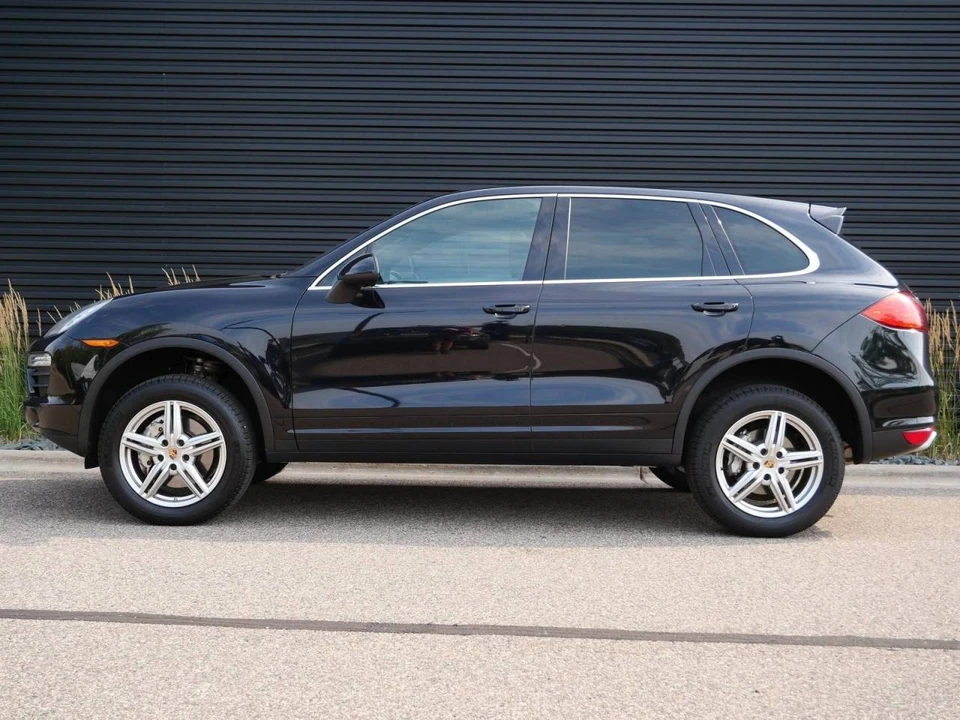 2014 Porsche 958 Cayenne S - Image 2 of 5