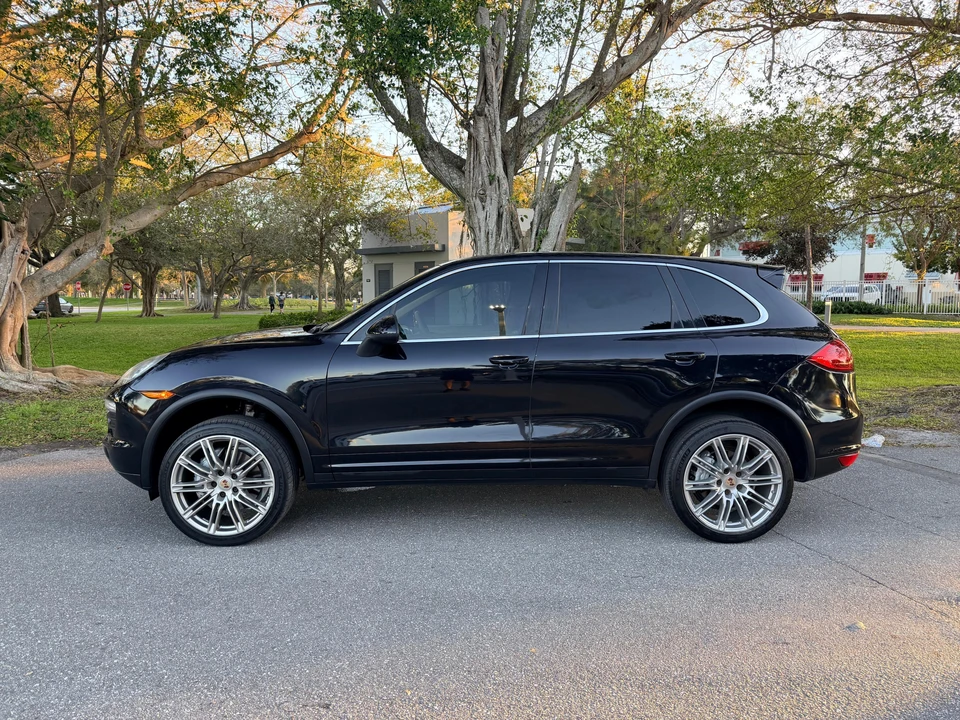 2014 Porsche 958 Cayenne S - Image 11 of 31
