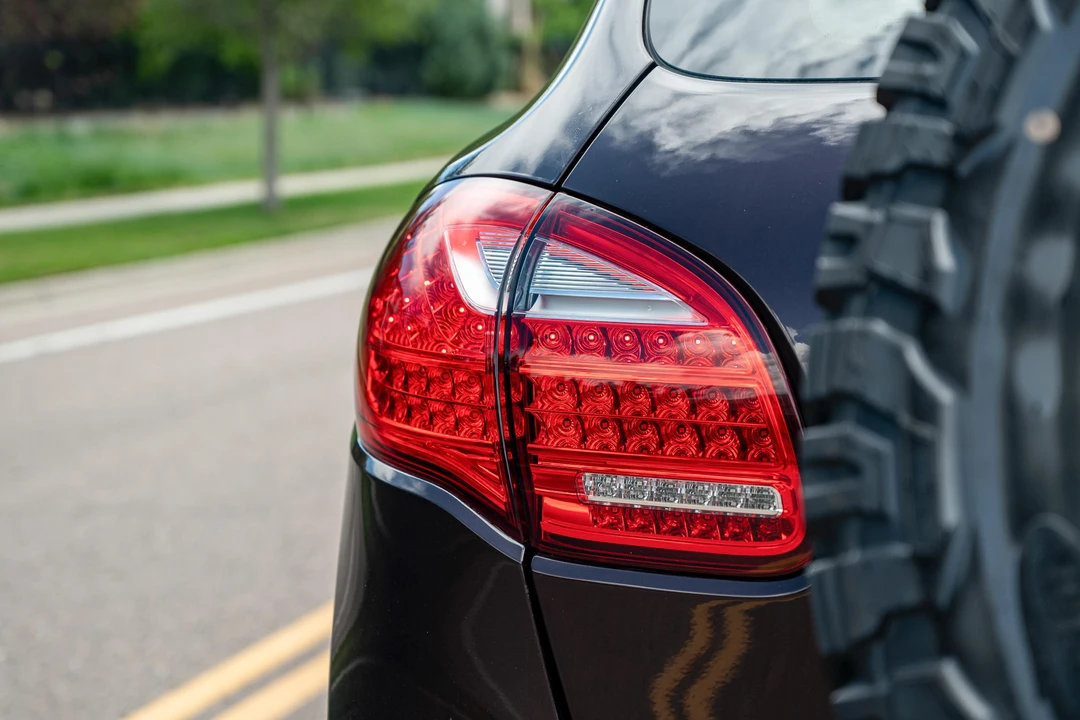 2014 Porsche 958 Cayenne S - Image 13 of 31