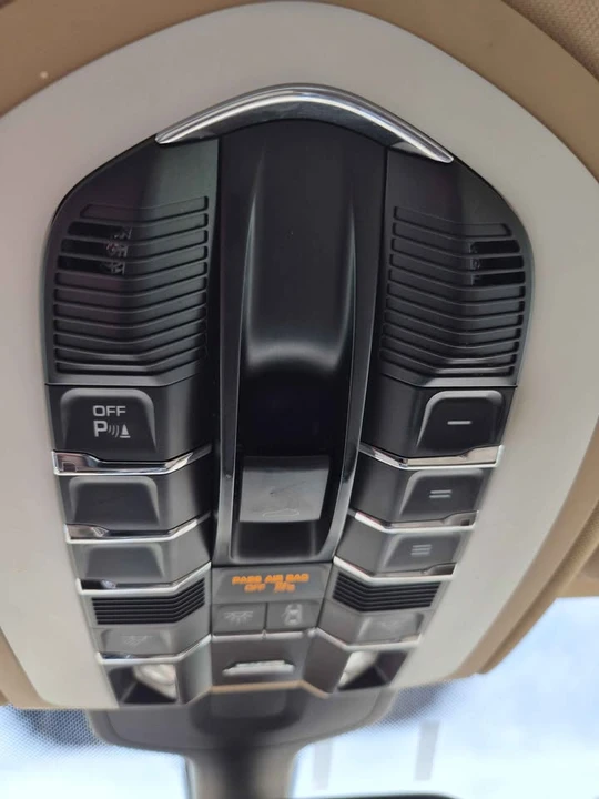 2014 Porsche 958 Cayenne - Image 9 of 16