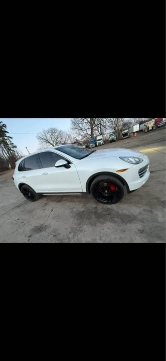 2014 Porsche 958 Cayenne - Image 2 of 8