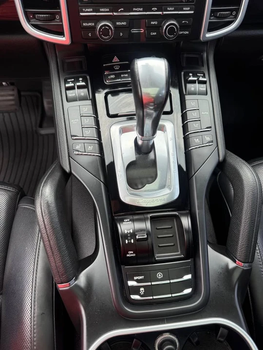 2014 Porsche 958 Cayenne - Image 17 of 20
