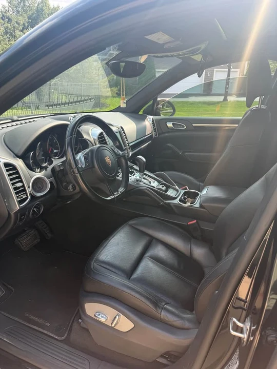 2014 Porsche 958 Cayenne - Image 9 of 16