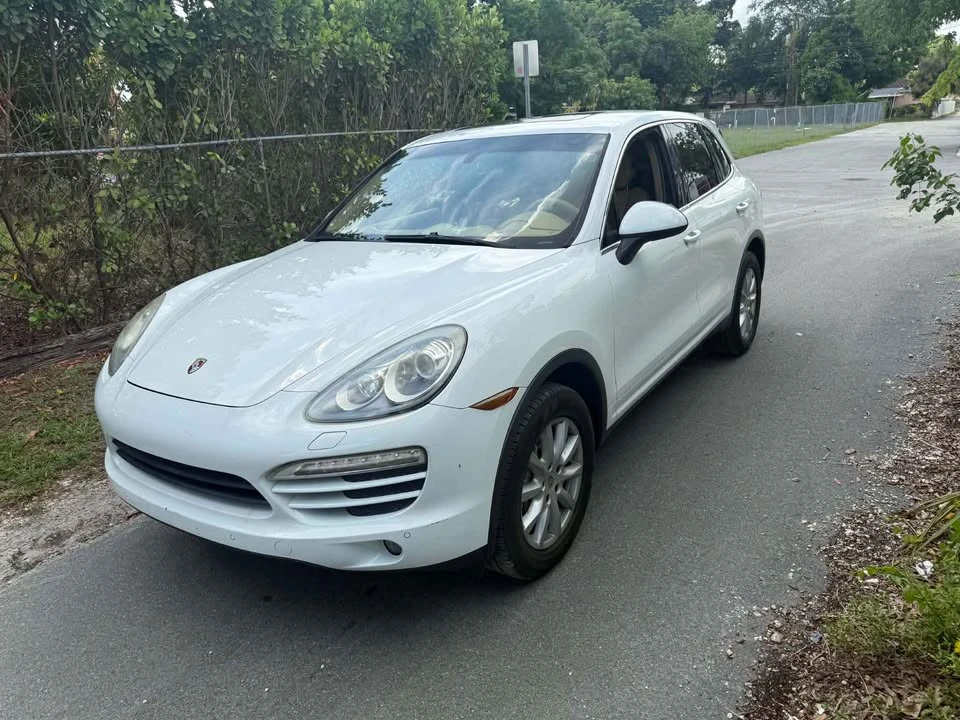 2014 Porsche 958 Cayenne - Image 2 of 7