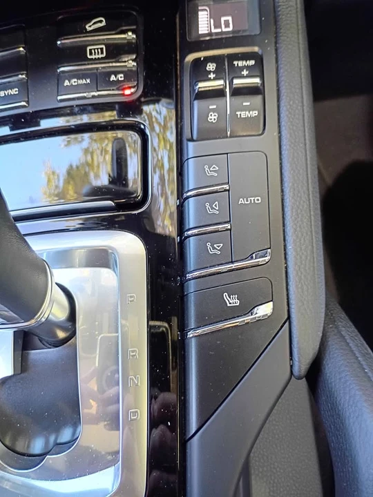 2014 Porsche 958 Cayenne - Image 7 of 20