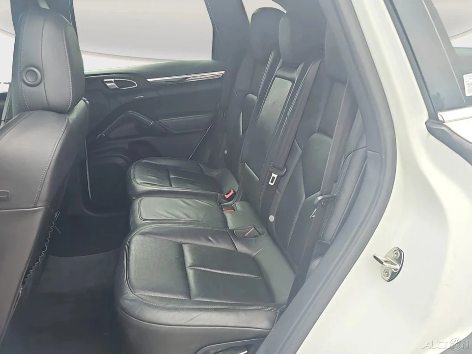 2014 Porsche 958 Cayenne - Image 14 of 21