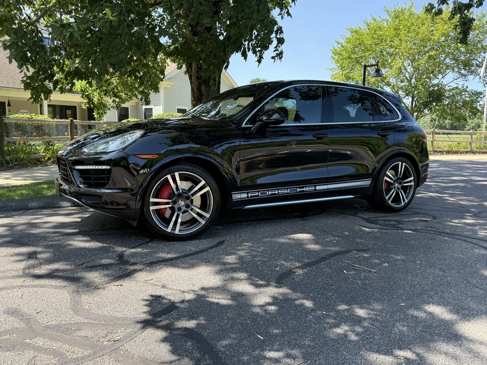 2014 Porsche 958 Cayenne Turbo S - Image 2 of 31