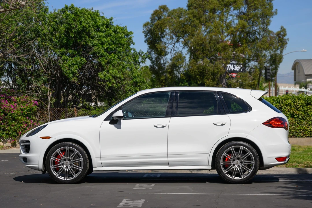 2014 Porsche 958 Cayenne Turbo S - Image 3 of 31