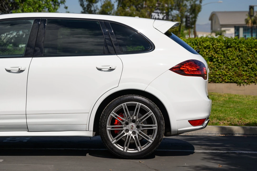 2014 Porsche 958 Cayenne Turbo S - Image 27 of 31