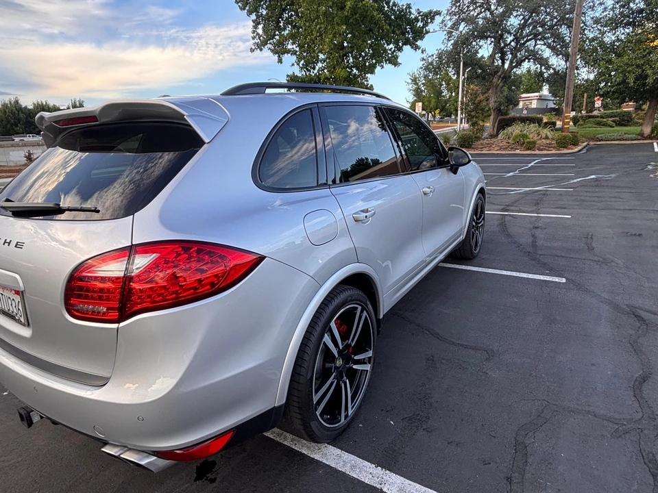 2014 Porsche 958 Cayenne Turbo S - Image 24 of 31