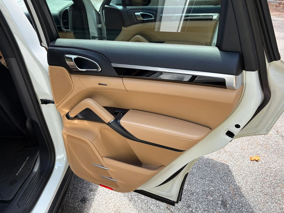 2014 Porsche 958 Cayenne - Image 17 of 30