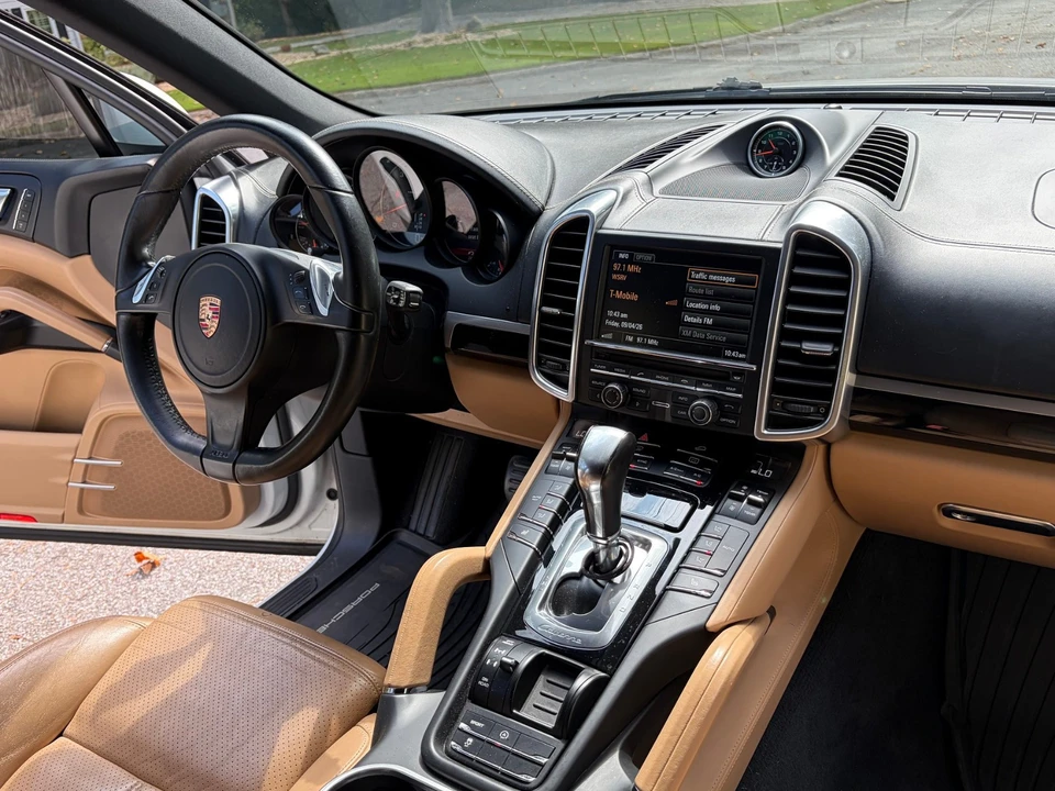 2014 Porsche 958 Cayenne - Image 24 of 30