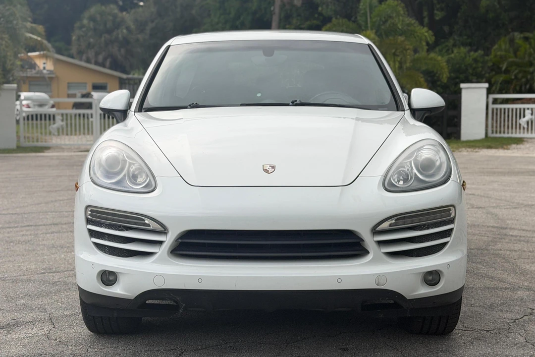 2014 Porsche 958 Cayenne - Image 2 of 31