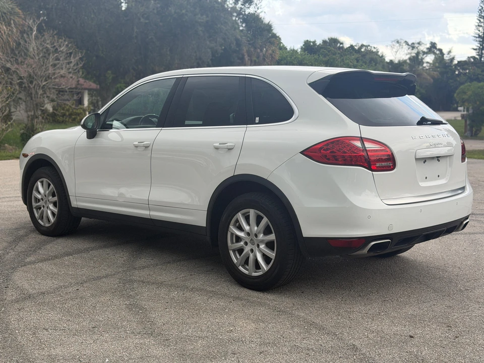 2014 Porsche 958 Cayenne - Image 12 of 31