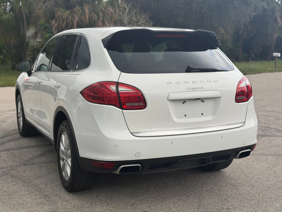 2014 Porsche 958 Cayenne - Image 13 of 31