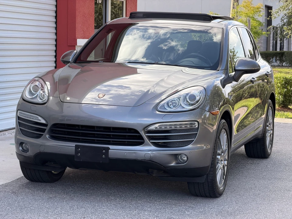 2014 Porsche 958 Cayenne - Image 2 of 31