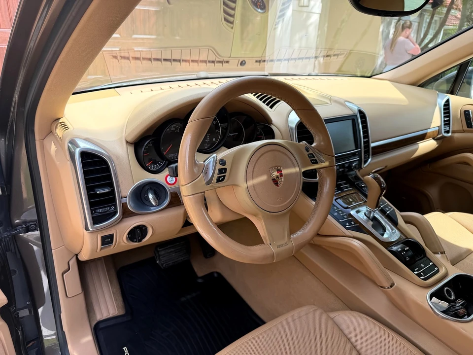 2014 Porsche 958 Cayenne - Image 8 of 12