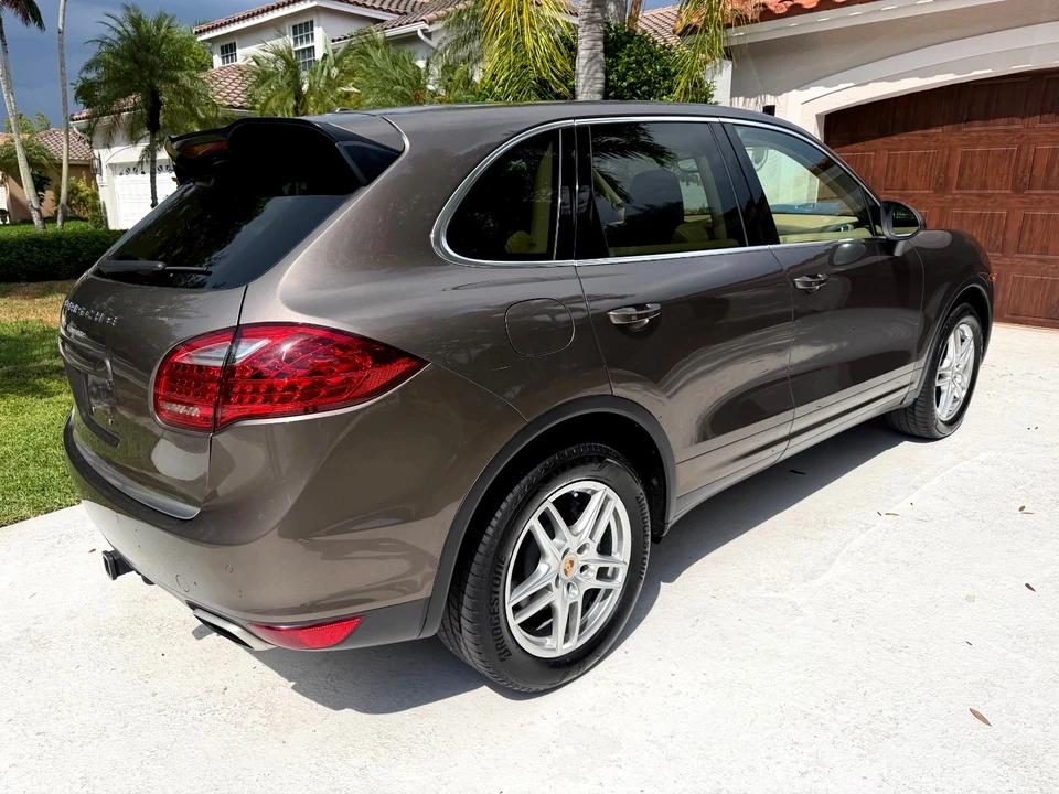 2014 Porsche 958 Cayenne - Image 6 of 12